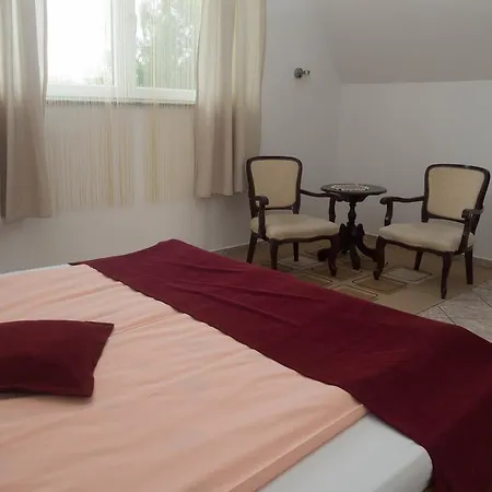 Hotel Apartman I Sobe Nikolas 3*