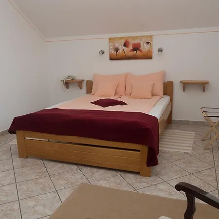 Apartman I Sobe Nikolas Hotel 3*