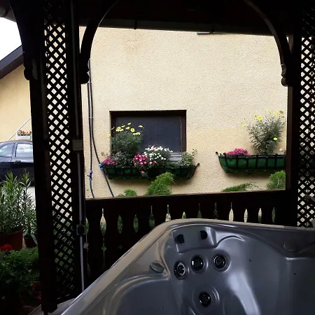 Apartman I Sobe Nikolas Hotel 3*