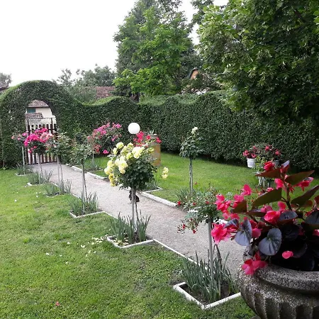 Apartman I Sobe Nikolas Hotel 3*